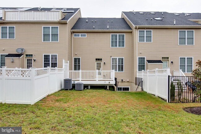 Building Photo - 8526 Pine Springs Dr