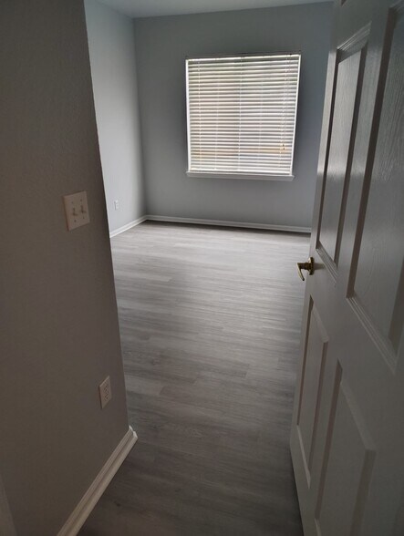 Building Photo - 15700 E Jamison Dr