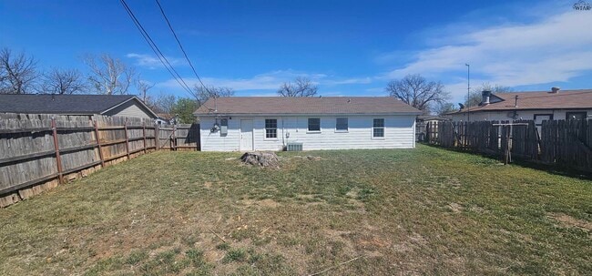 Building Photo - 1404 Deville St