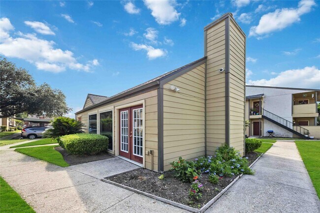 Building Photo - 15534 Zabolio Dr