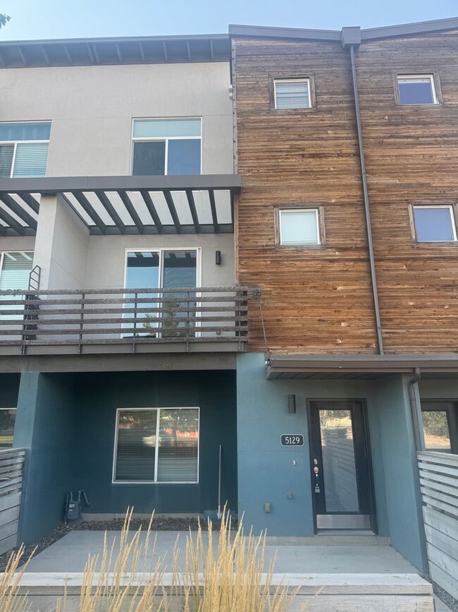 Primary Photo - Incredible Herriman Townhome for rent!