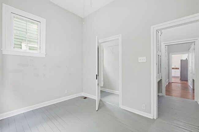 Building Photo - 320 E 31st St