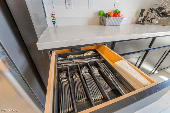 Building Photo - 292 Whitney Crest St