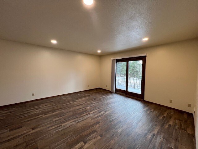 Building Photo - 3951 Fairway Hills Dr