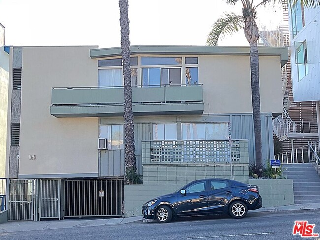 Building Photo - 929 N San Vicente Blvd