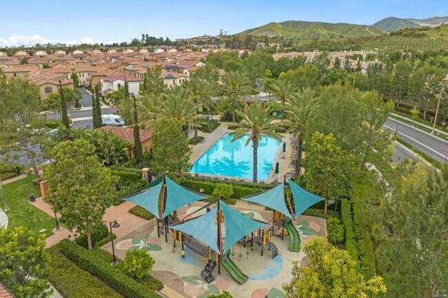Building Photo - Stunning Portola Springs 3 Bed 3 Bath Condo