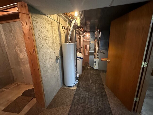 Extra Storage - 543 Mahogany Way