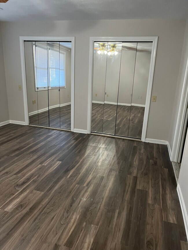 Building Photo - 102 Trellis Dr