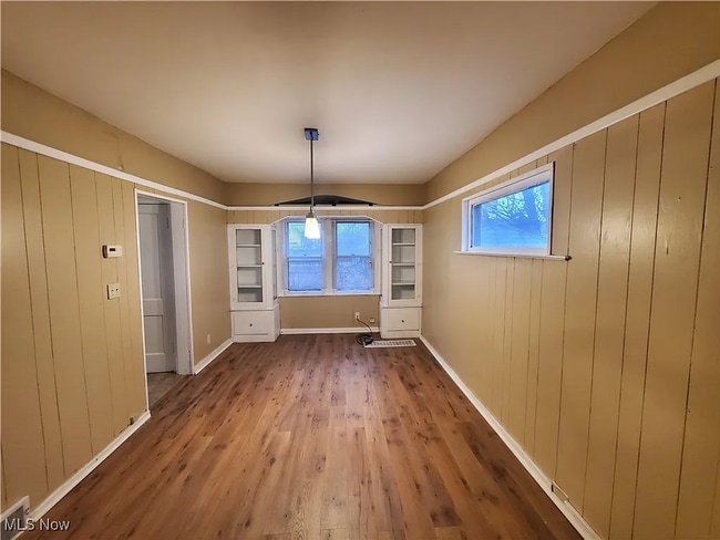 Building Photo - Spacious 3-Bedroom Cleveland Home with Classic Character & Large Living Areas