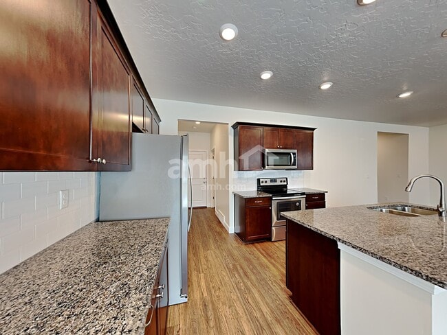 Building Photo - 3028 E S Village Dr