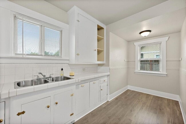 Building Photo - Charming Corner-Lot Tacoma Home with Huge ...