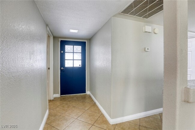 Building Photo - 3055 S Topaz Rd