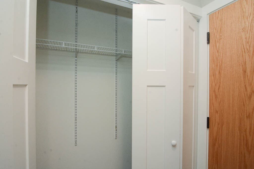 Building Photo - 525 W Surf St