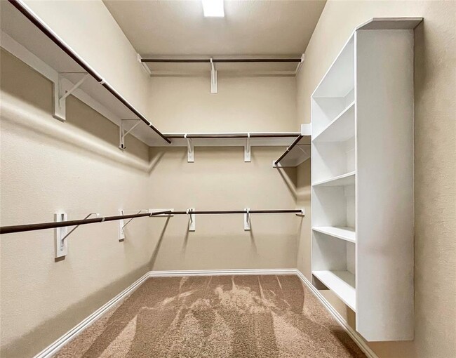 Building Photo - 2468 Millbrook Loop