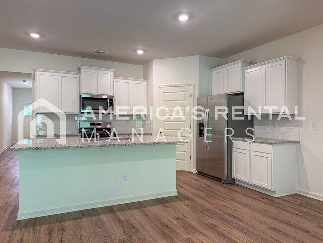 Building Photo - DEPOSIT PENDING! Coming Soon! Available to...