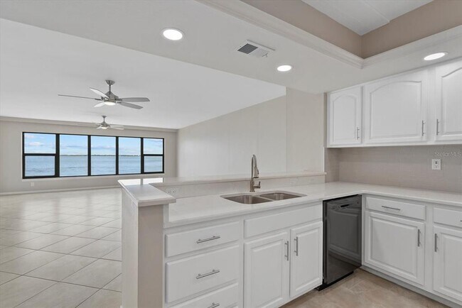 Building Photo - 1750 Jamaica Way