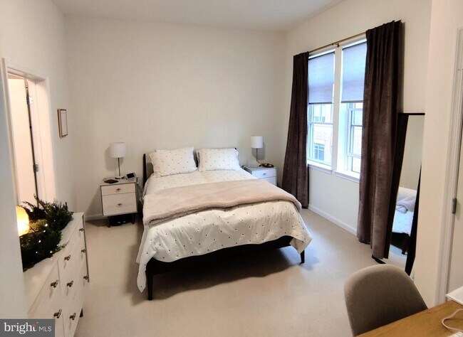 Building Photo - 309 Holland Ln