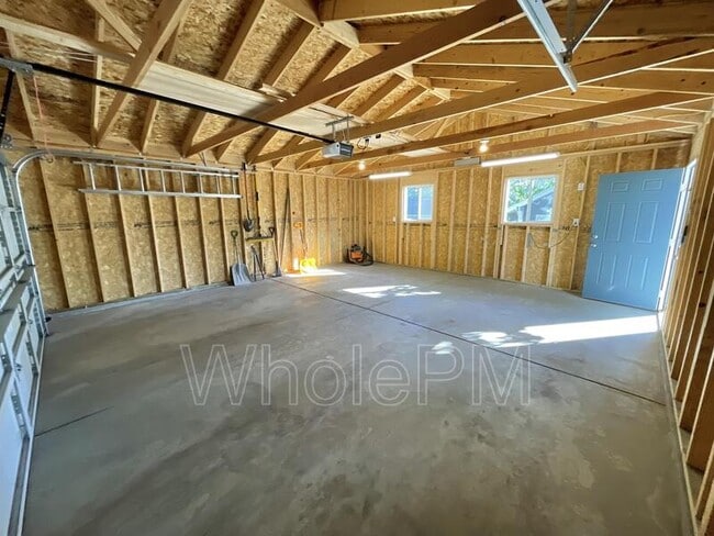 Building Photo - 4909 Beach Ct