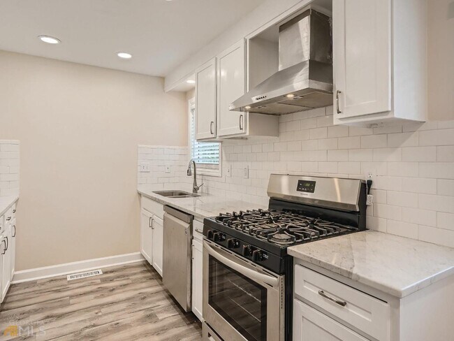 Building Photo - 1263 Oakland Dr SW