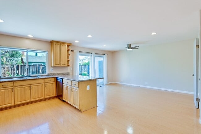 Building Photo - Spacious 1780 Sq Ft -  4b2b home in South San Jose