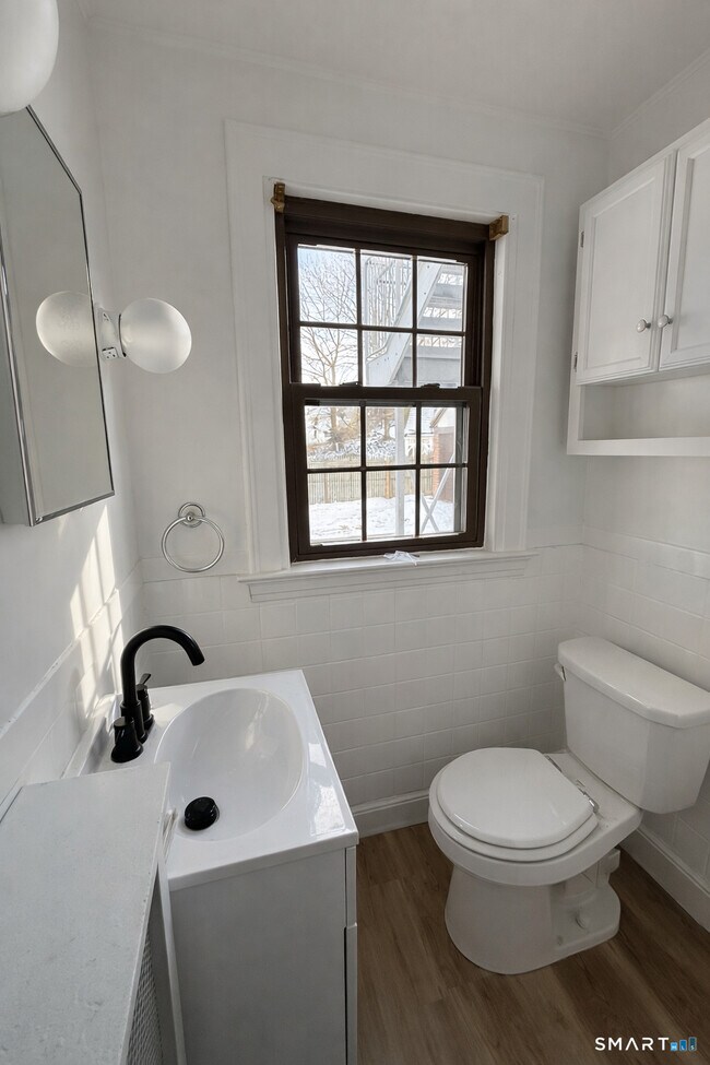 Building Photo - 40 Rogers St