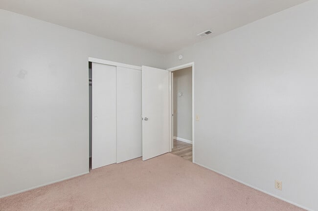 Building Photo - 3 Bedroom, 2 Bath 1374sf Detached condo in Mesa Village 92126.