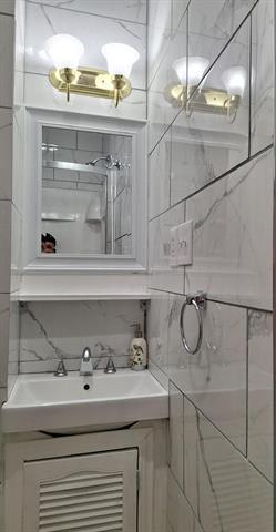 Building Photo - 2206 N Carroll Ave