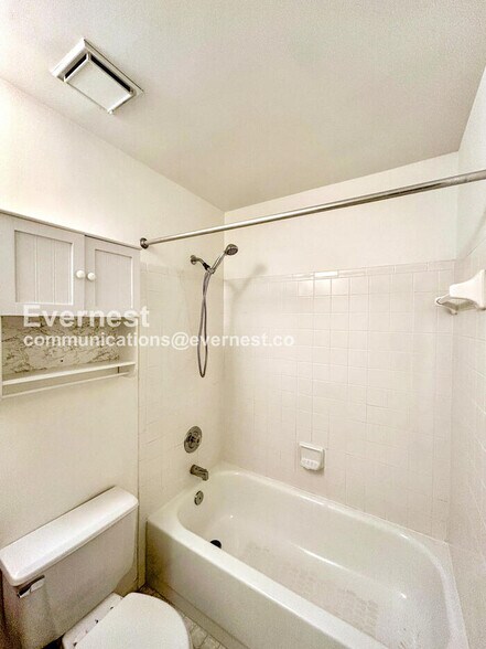 Building Photo - 16321 Taconic Cir