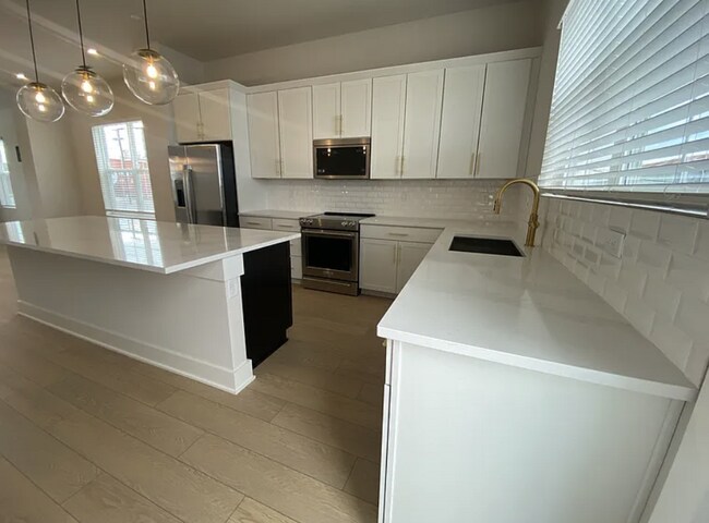 Building Photo - Modern 3 Bedroom 3.5 Bath Home in Nations