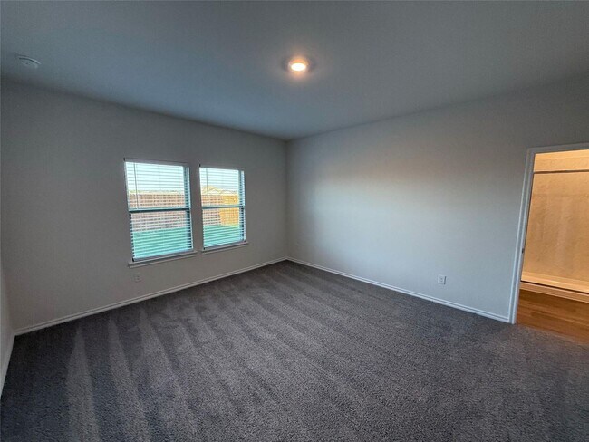 Building Photo - Modern elegance in Josephine........
