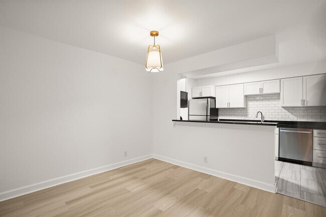 Building Photo - 2020 S Congress Ave