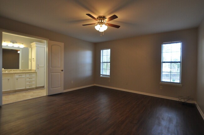 Building Photo - Coming Soon: Stunning 3 Bedroom, 2 Bathroo...