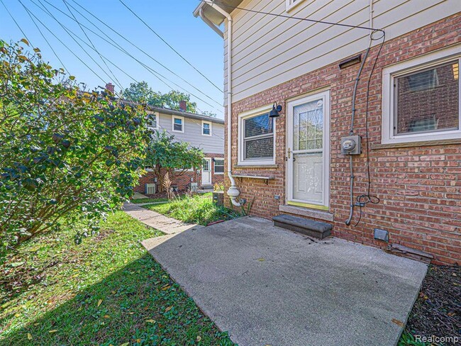 Building Photo - 421 S 7th St