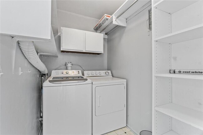 Building Photo - 5807 NE 21st Ave