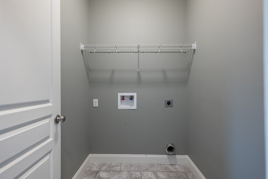 Building Photo - 4066 McKenzie Ln