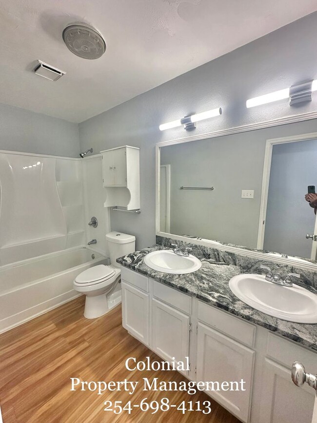 Building Photo - 2507 Hemlock Dr