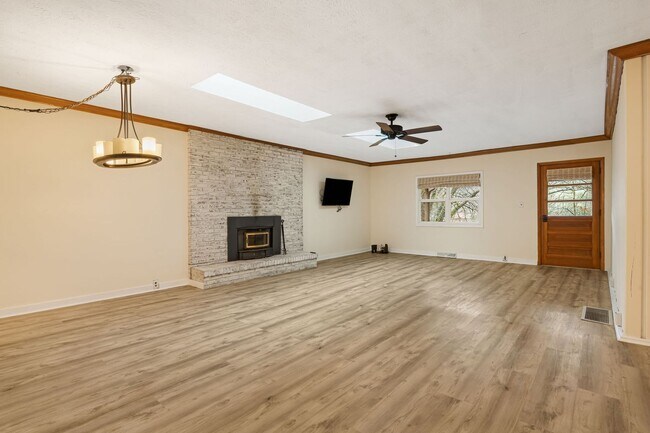 Building Photo - Rural Retreat in Candler with Bonus Room (Heat, Water, & Lawn Maintenance Included)