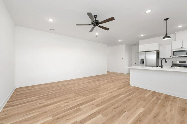 Building Photo - 2331 Spring Hill Ct-