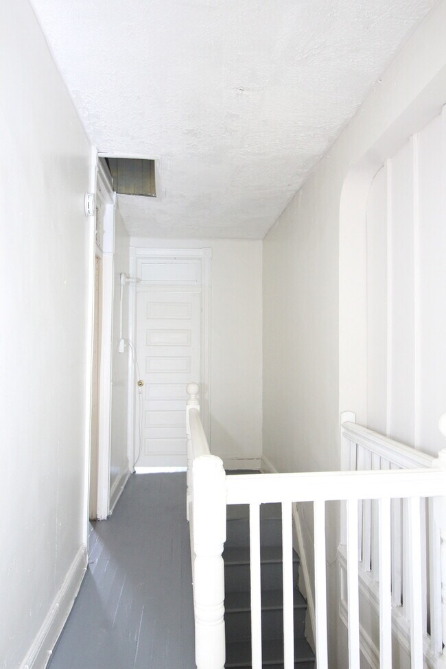 Building Photo - Spacious 5BD/1BA Remington Home w/ W/D! Available 8/14