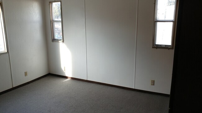 Building Photo - Mountain View Estates
