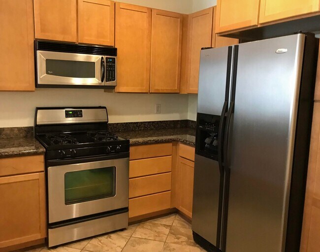 Building Photo - Ideally located Playa Vista Condo