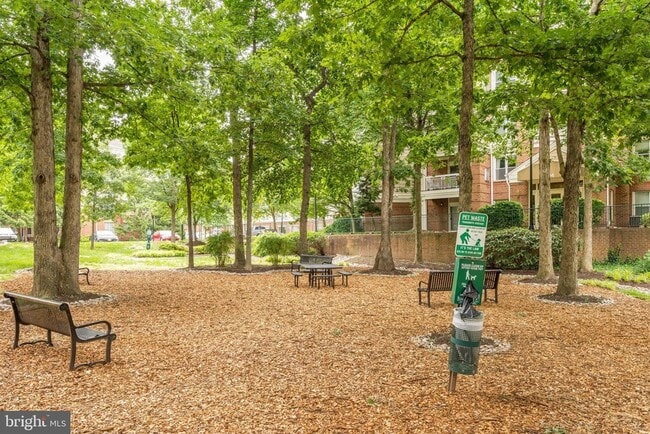 Building Photo - 2204 Westcourt Ln