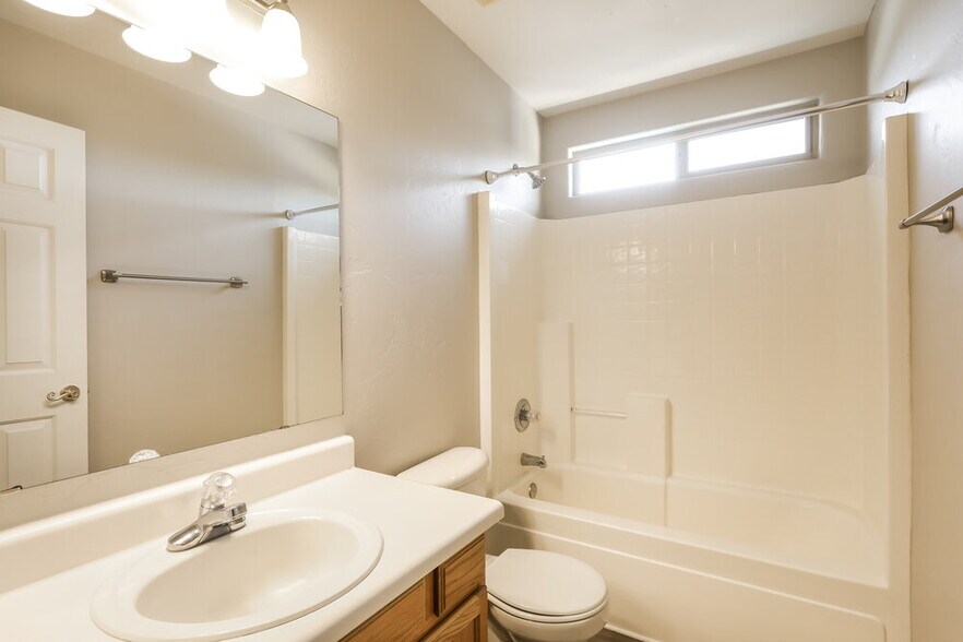 Building Photo - 7625 S Athel Tree Dr