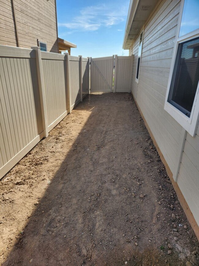 Building Photo - Beautiful 3 bed 2 bath home in Nampa just off Ustick and Midland Blvd