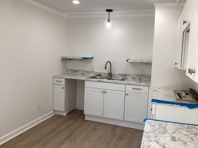 Building Photo - 3 Bed 1.5 bath House