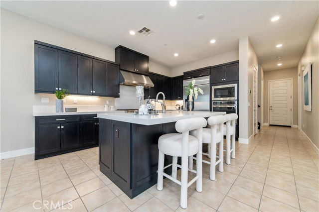 Building Photo - 158 Scale