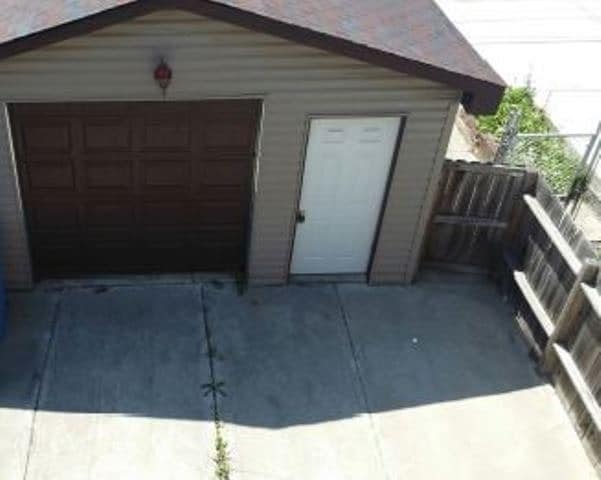Building Photo - 1124 S Sacramento Blvd