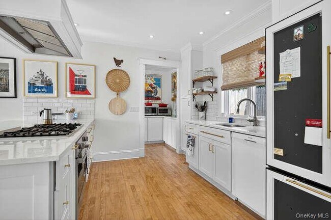Building Photo - 25 Soundview Ave