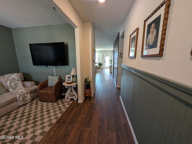 Building Photo - 10601 Hidden Crown Pl