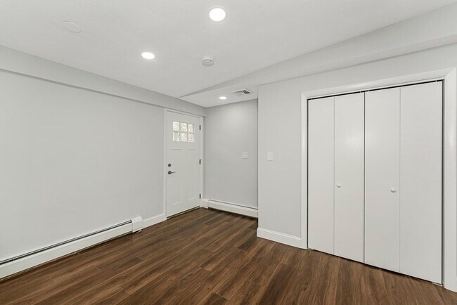 Building Photo - 57 Sloane Dr